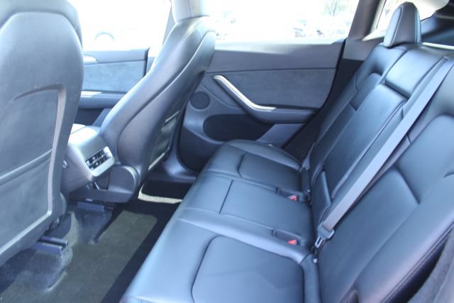 Used 2024 Tesla Model Y Long Range AWD/4WD image 30