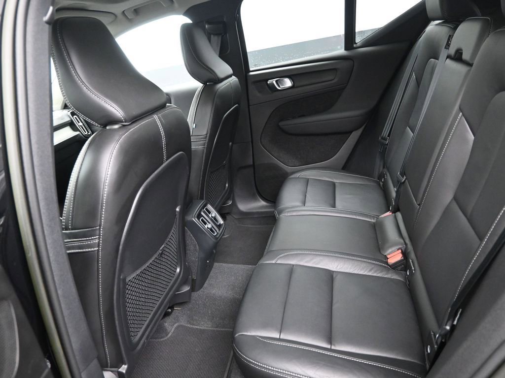 Used 2023 Volvo XC40 B4 Ultimate image 14