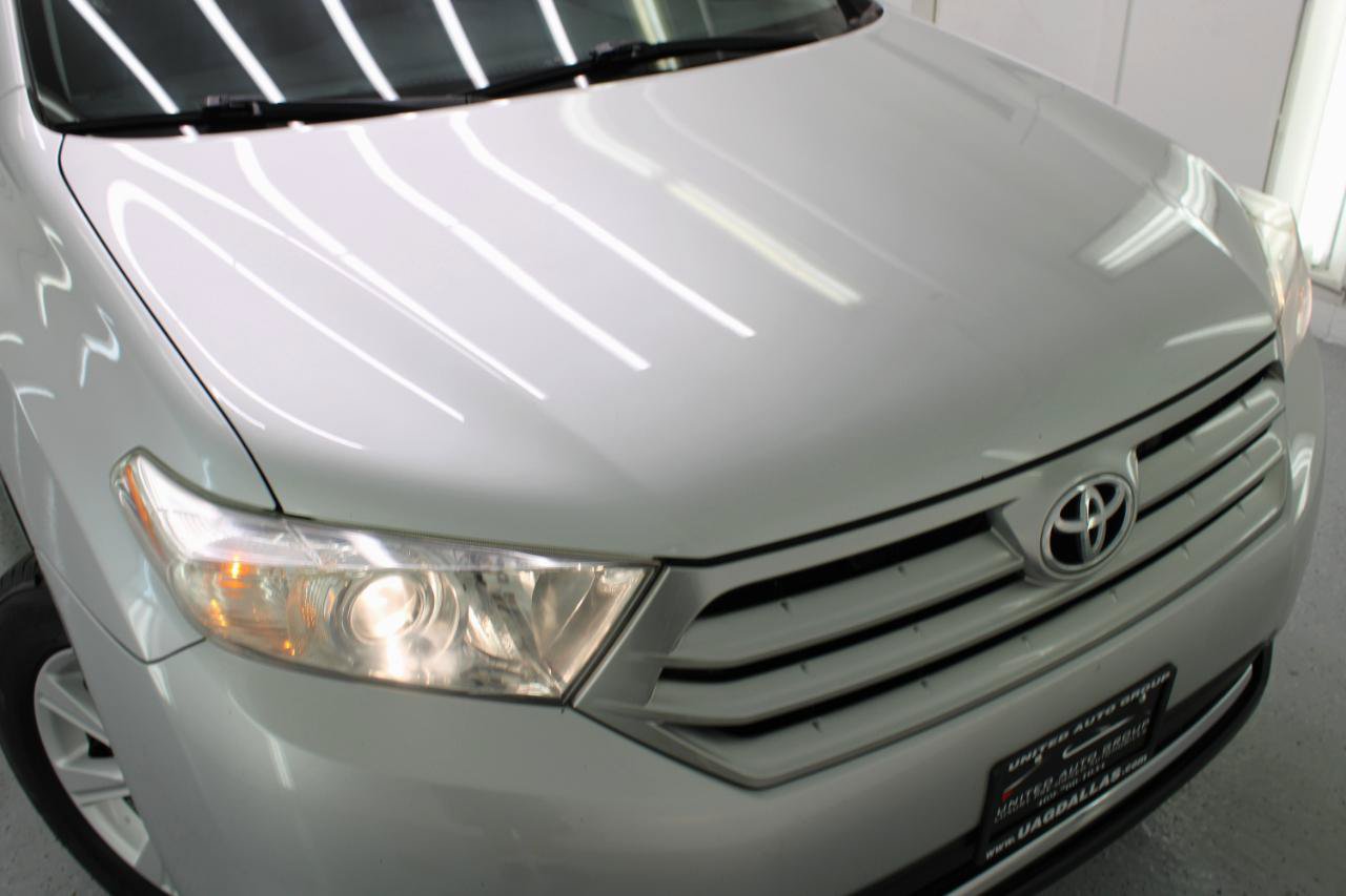 Used 2011 Toyota Highlander SE w/ Tow Pkg FWD image 18