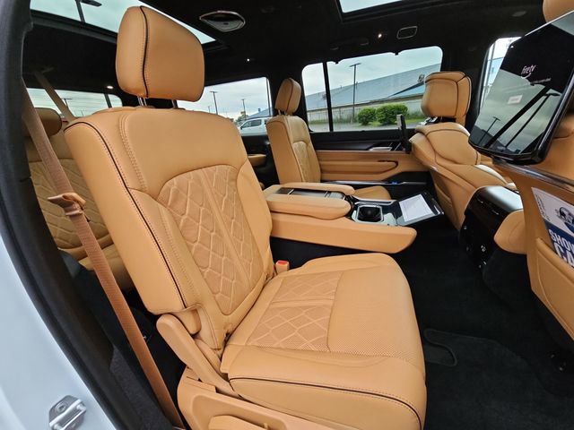 Used 2025 Jeep Grand Wagoneer Series III w/ Rear Seat Video Group 1 AWD/4WD image 29