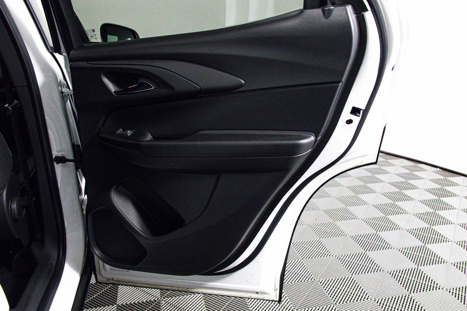 Used 2023 Chevrolet TrailBlazer RS FWD image 39