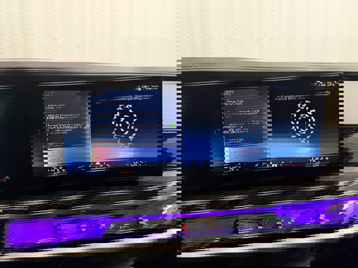 Used 2025 BMW 740i xDrive image 48