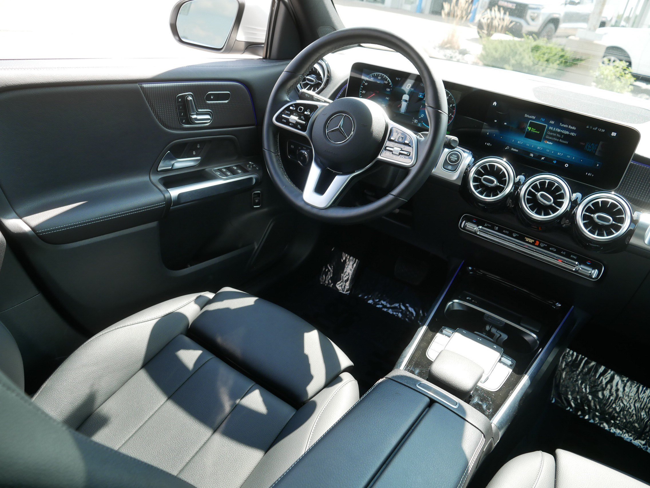 Used 2021 Mercedes-Benz GLB 250 4MATIC image 9