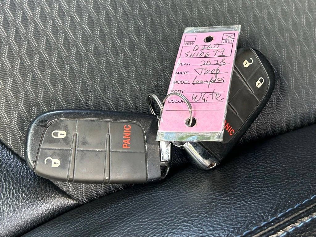 Used 2023 Jeep Compass Latitude AWD/4WD image 43