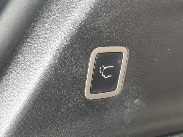 Used 2023 Chrysler Pacifica Pinnacle FWD image 15