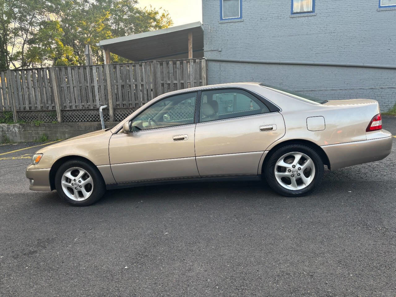 Used 2001 Lexus ES 330 FWD image 8