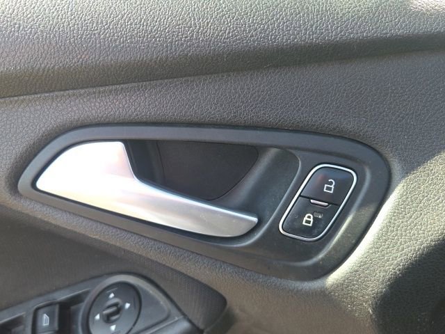 Used 2017 Ford Focus SE FWD image 14