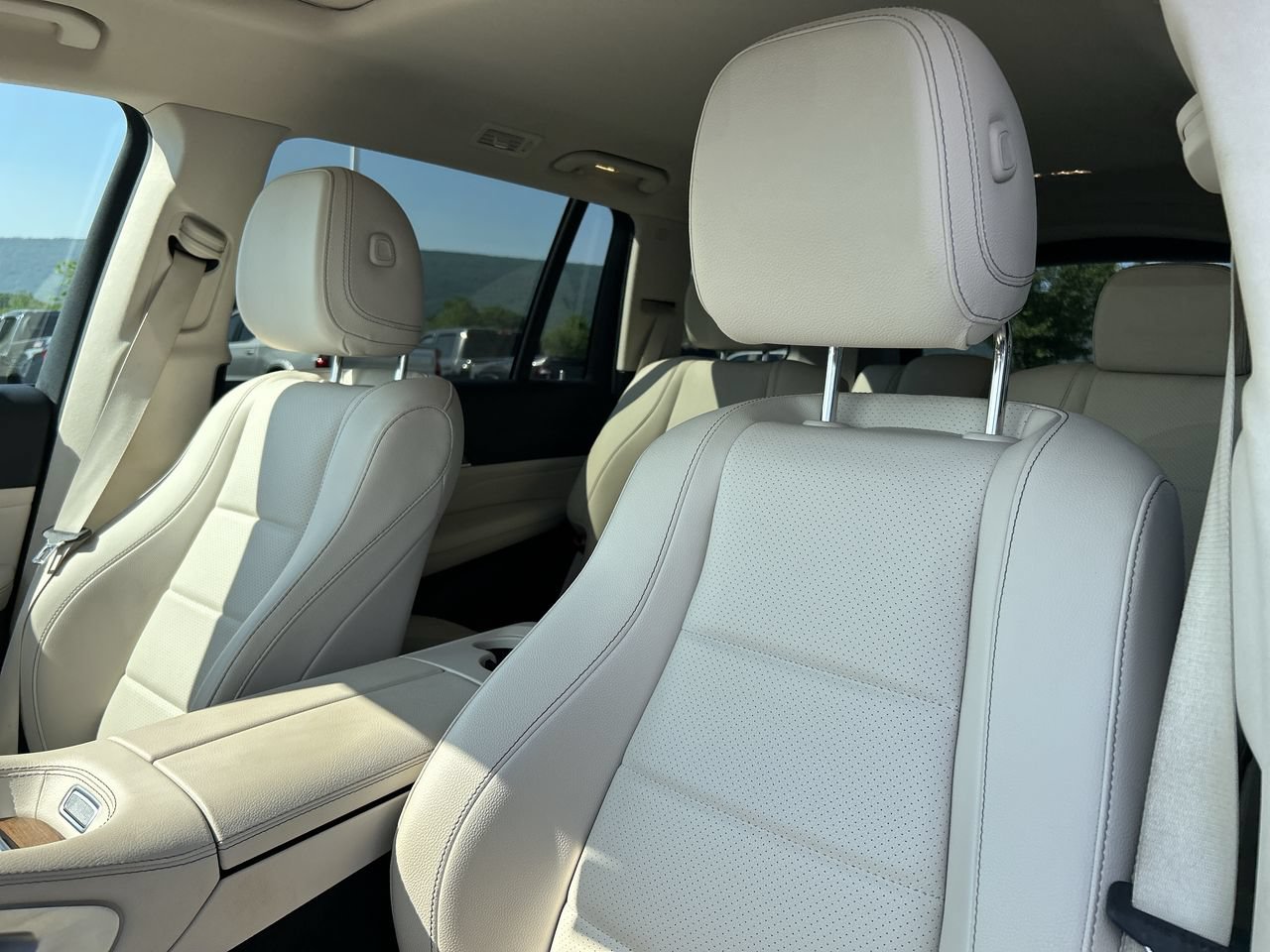 Used 2022 Mercedes-Benz GLS 450 4MATIC image 22