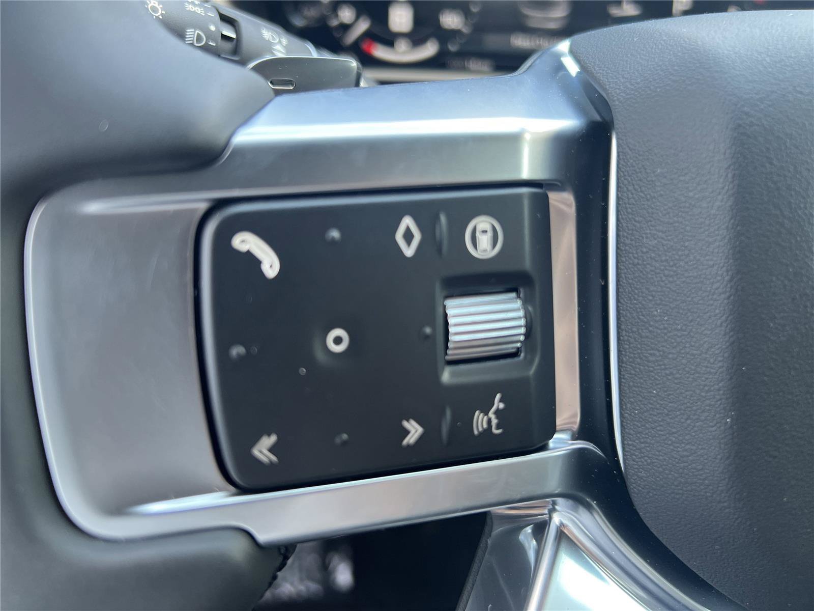 New 2025 Land Rover Discovery S AWD/4WD image 10