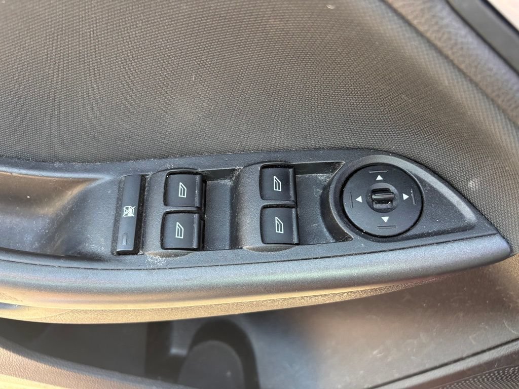 Used 2017 Ford Focus SEL w/ Cold Weather Package FWD image 12