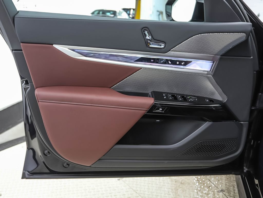 New 2026 BMW 740i xDrive w/ Premium Package image 9