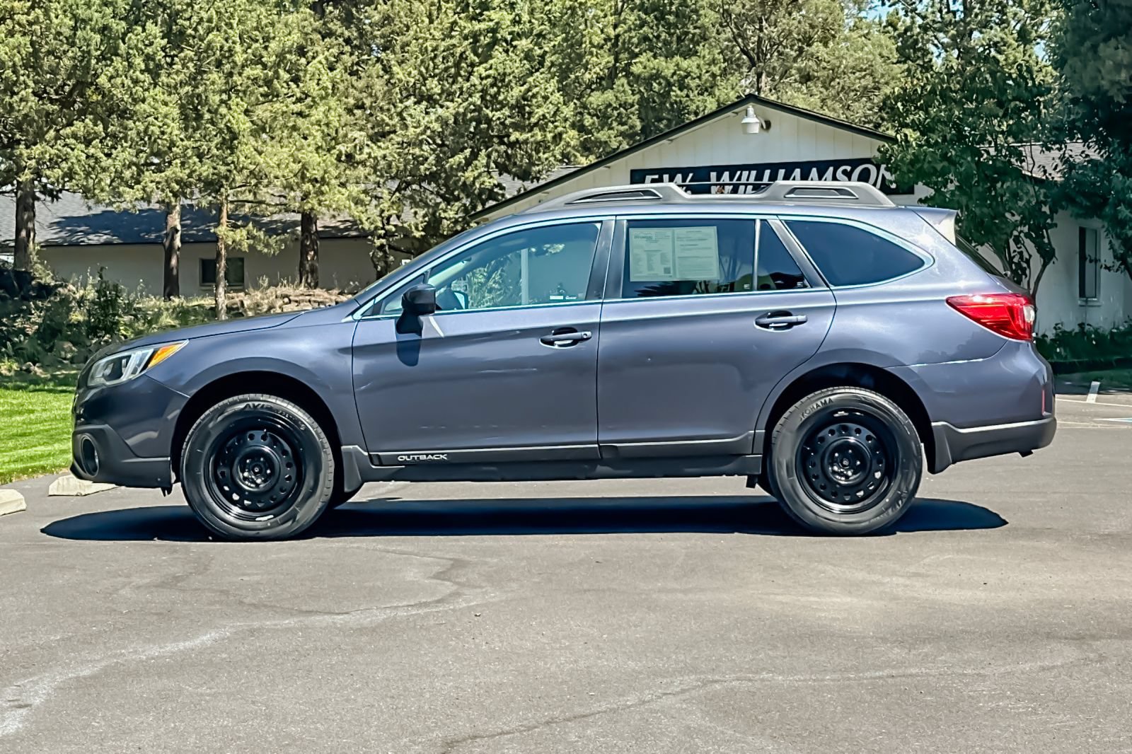 Used 2017 Subaru Outback 2.5i Premium AWD/4WD image 8