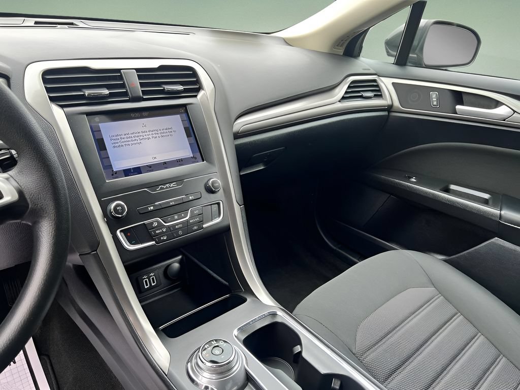 Used 2019 Ford Fusion SE FWD image 15
