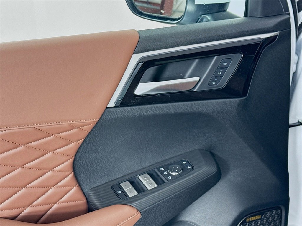 New 2025 Mitsubishi Outlander SEL image 18