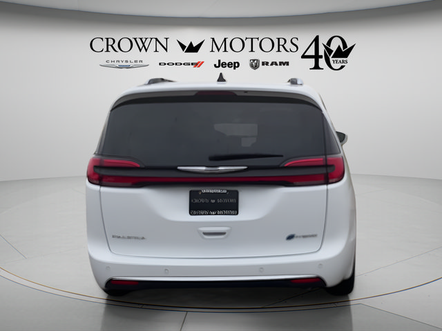 Used 2024 Chrysler Pacifica Pinnacle FWD image 6