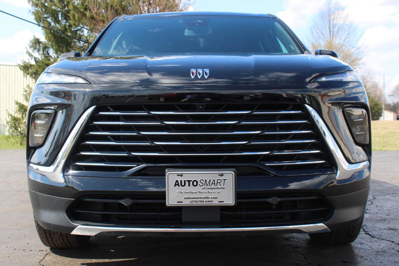 Used 2025 Buick Enclave Preferred image 2