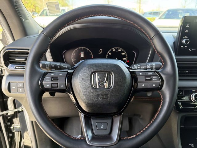 Used 2025 Honda Pilot TrailSport image 24