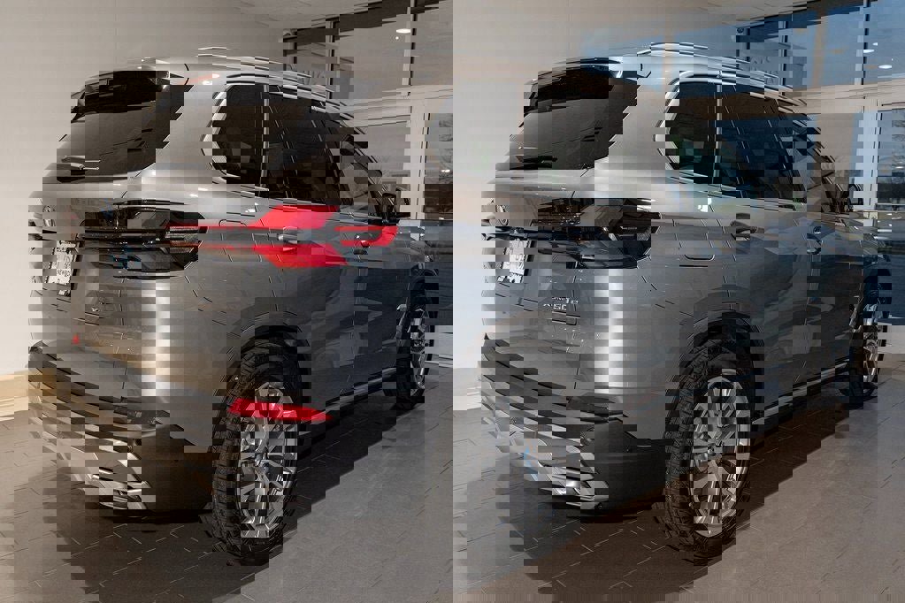 New 2026 BMW X5 xDrive50e w/ Climate Comfort Package image 5