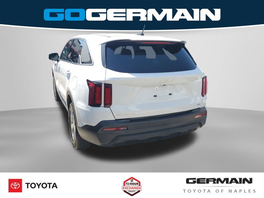 Used 2023 Kia Sorento LX AWD/4WD image 11
