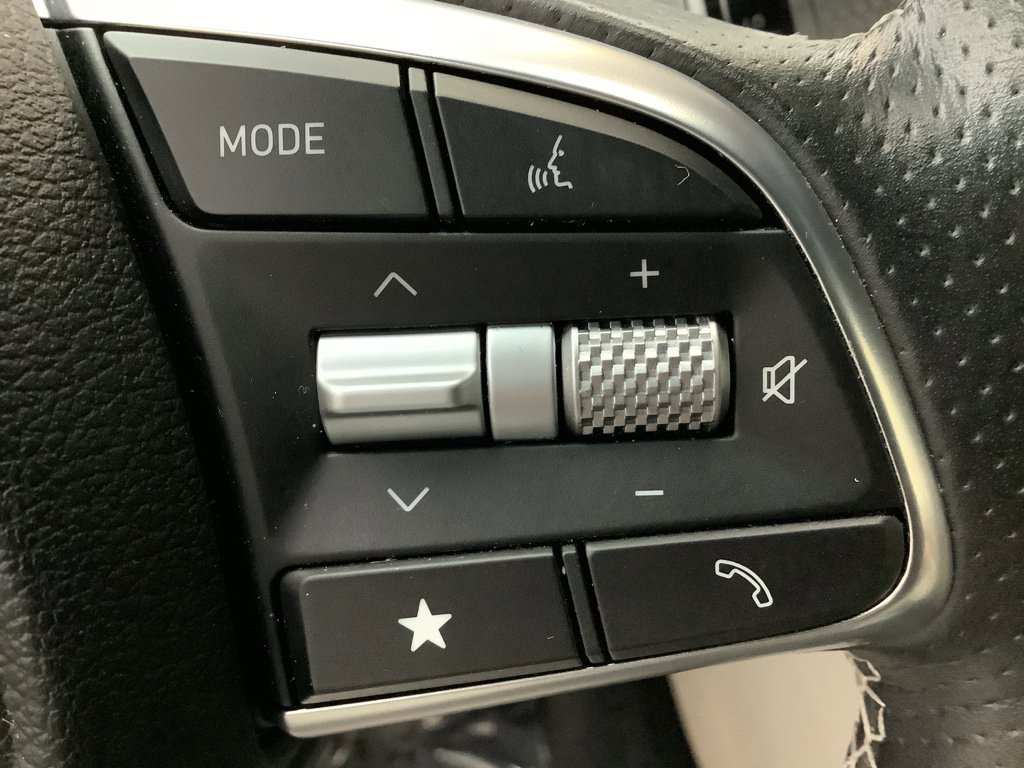 Used 2024 Genesis G70 2.5T image 17