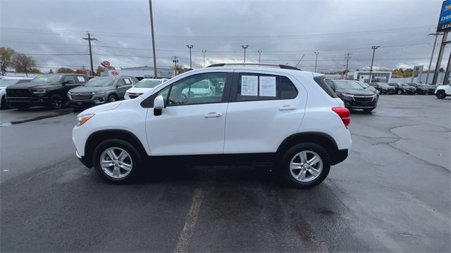 Used 2022 Chevrolet Trax LT w/ LT Convenience Package image 5