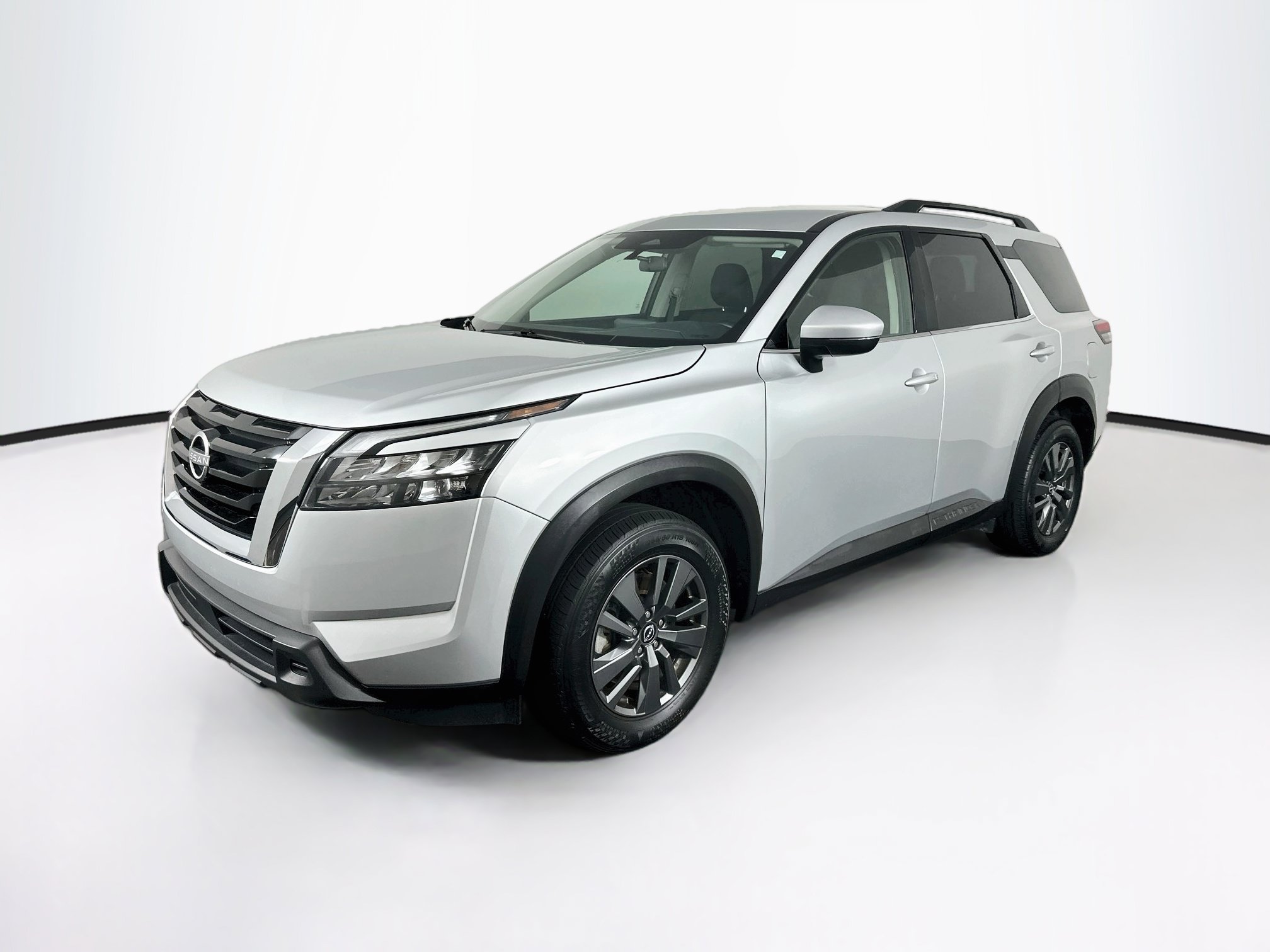 Used 2025 Nissan Pathfinder SV FWD image 3