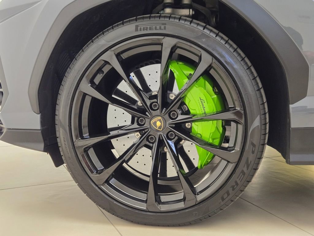 Used 2022 Lamborghini Urus AWD/4WD image 13