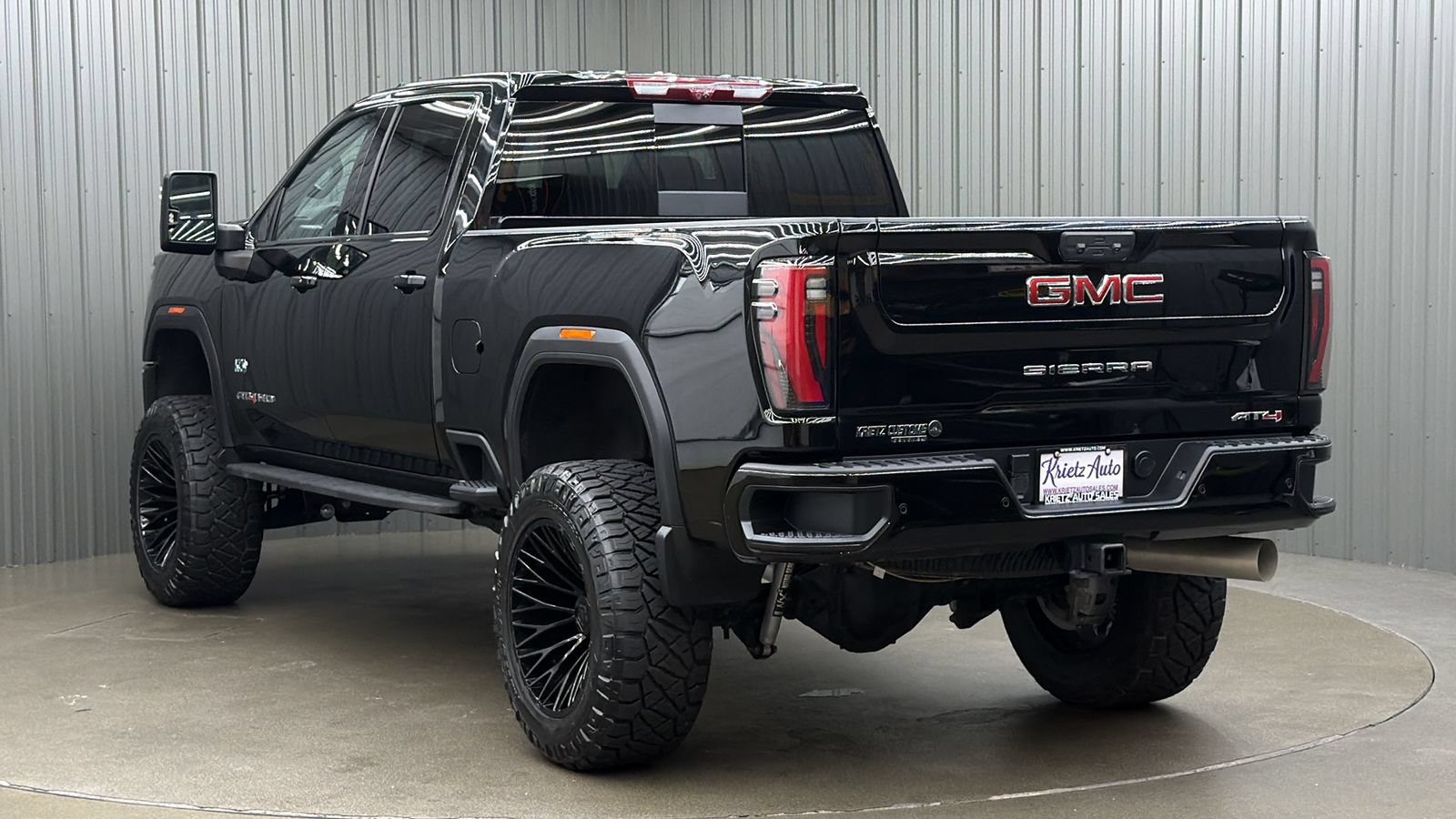 Used 2025 GMC Sierra 2500 AT4 w/ AT4 Premium Plus Package AWD/4WD image 3
