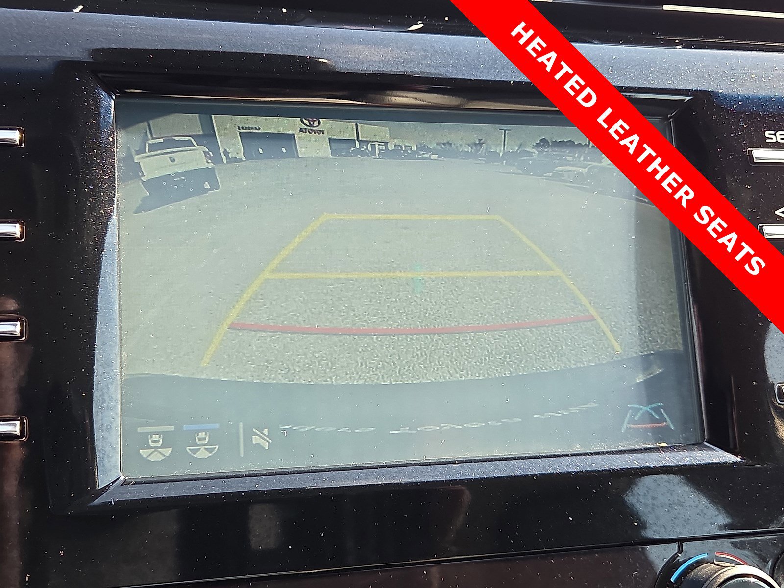 Used 2018 Toyota Camry XLE image 17