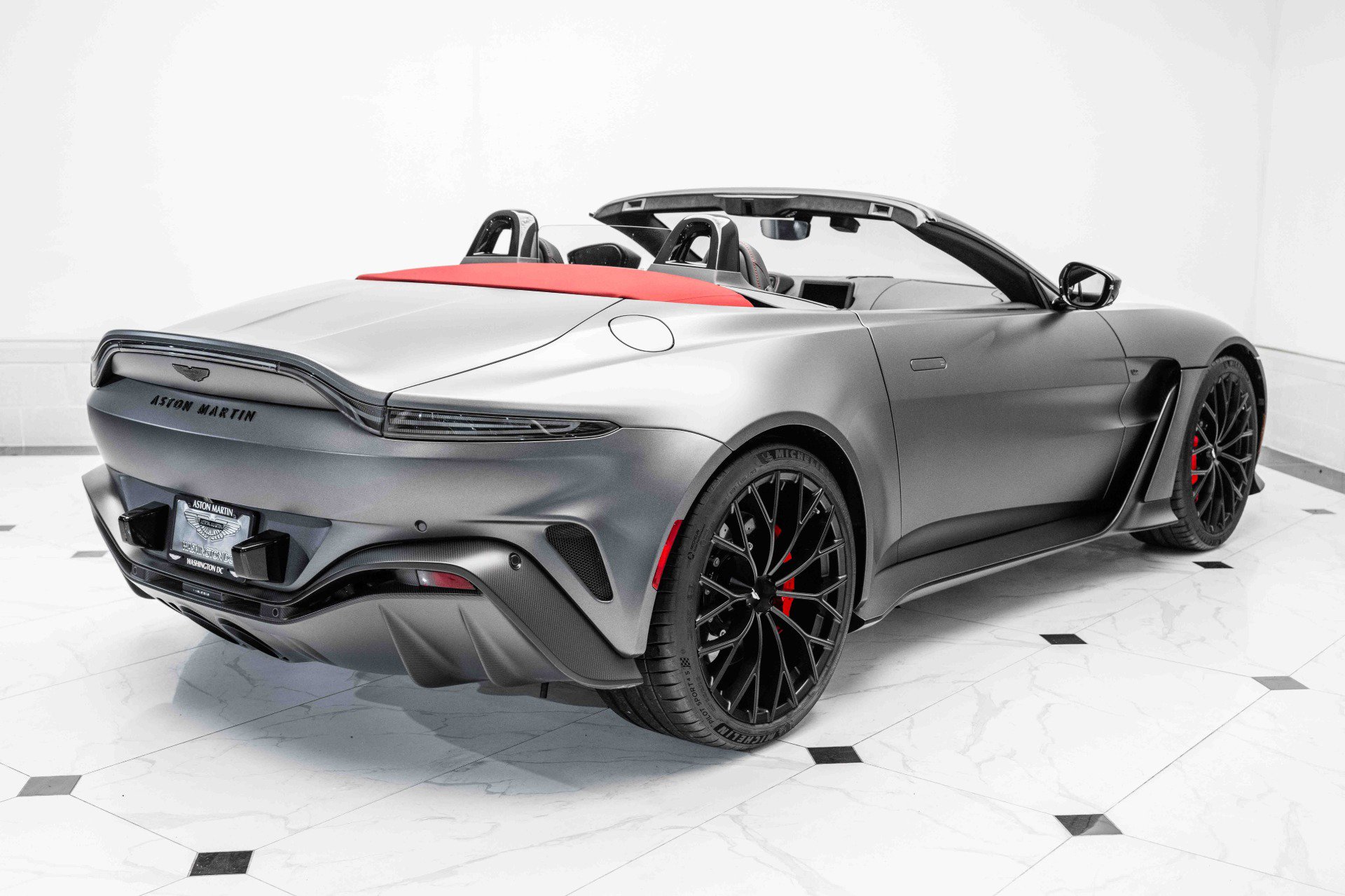 Used 2023 Aston Martin V12 Vantage Roadster image 36