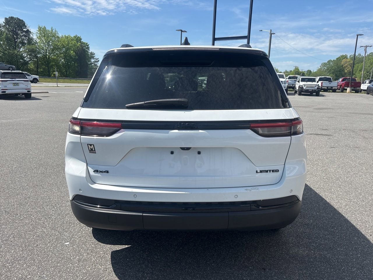 Used 2023 Jeep Grand Cherokee Limited w/ Black Appearance Package image 7