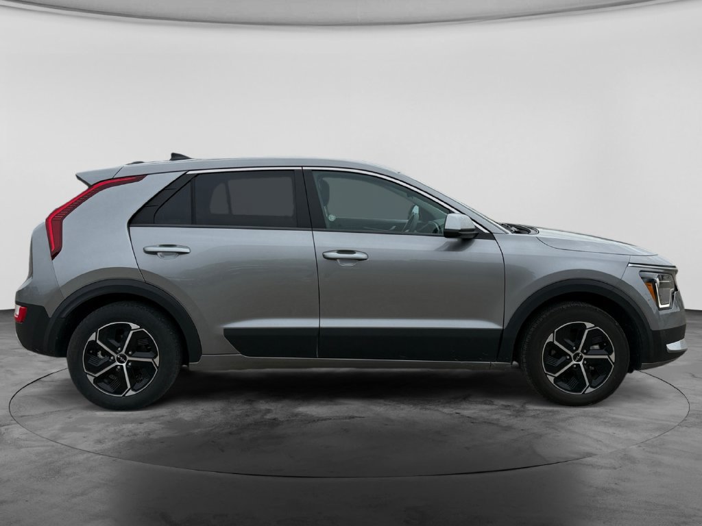 Used 2025 Kia Niro LX FWD image 10
