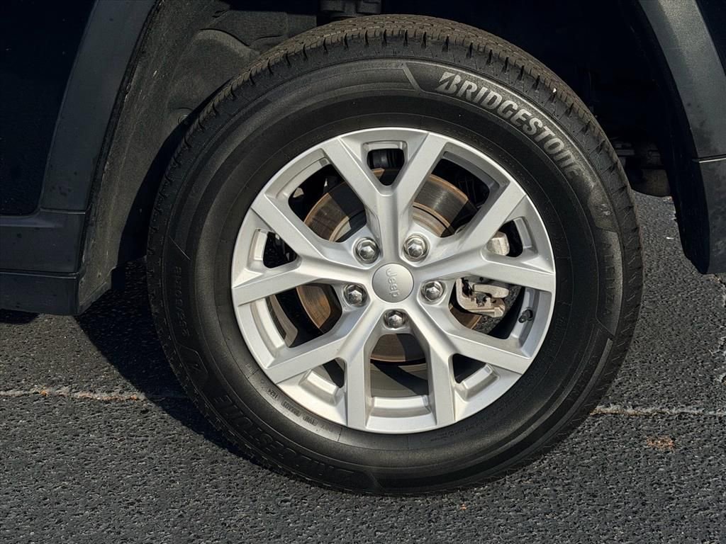 Used 2023 Jeep Grand Cherokee Limited image 14