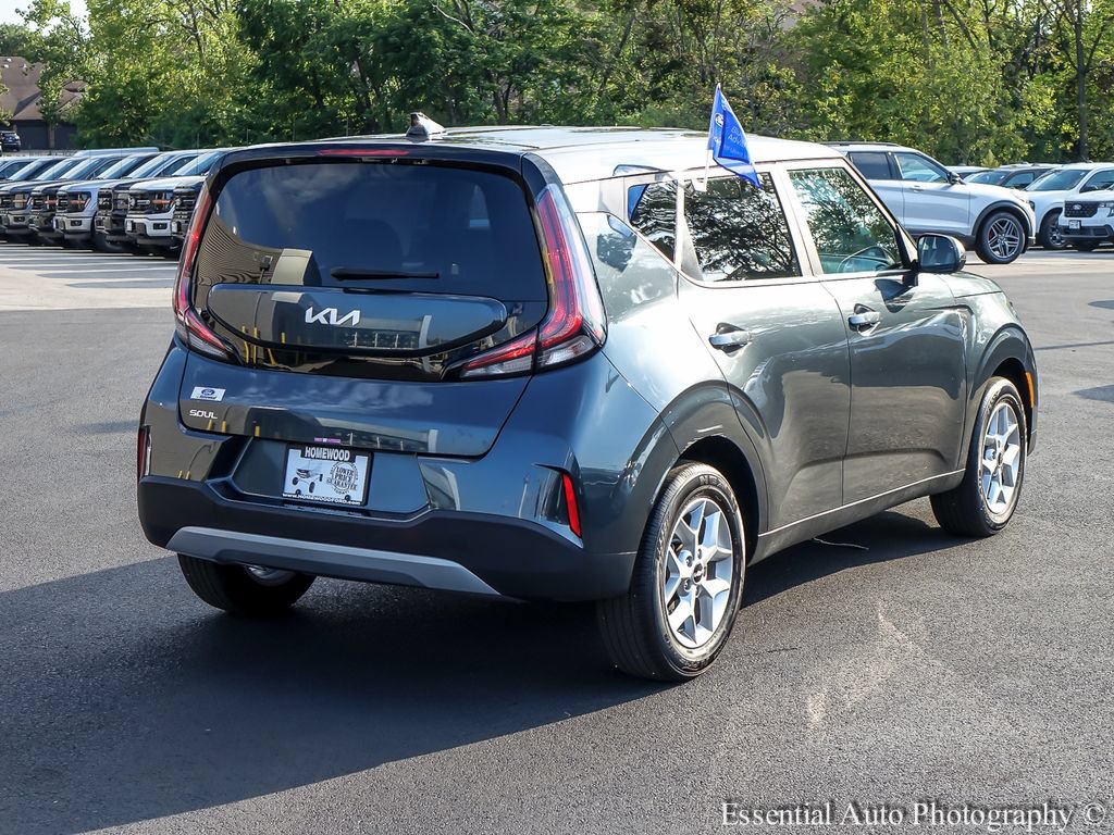 Used 2025 Kia Soul LX w/ LX Technology Package FWD image 7