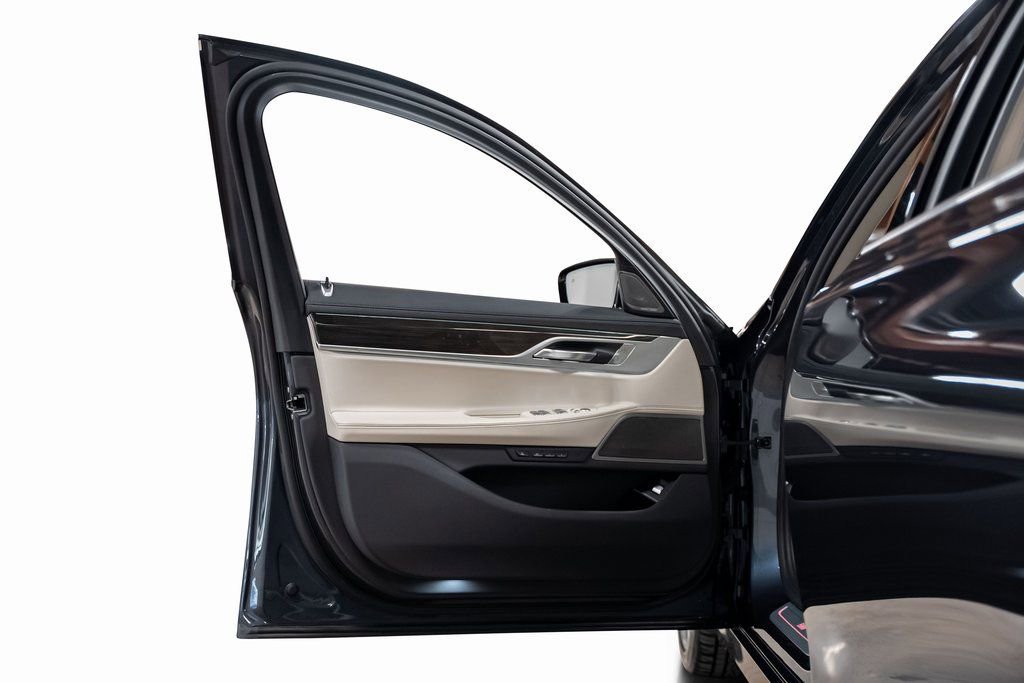 Used 2020 BMW 740i w/ Premium Package image 52