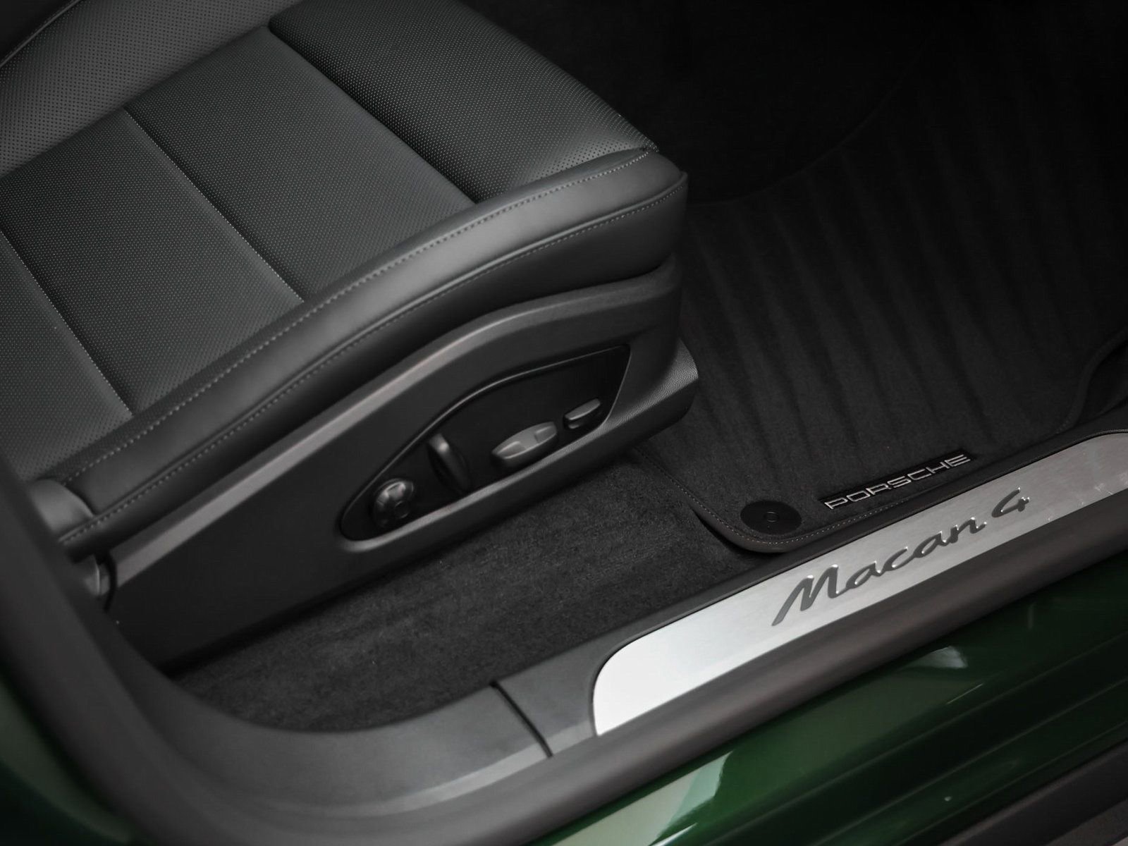 New 2025 Porsche Macan 4 Electric image 21