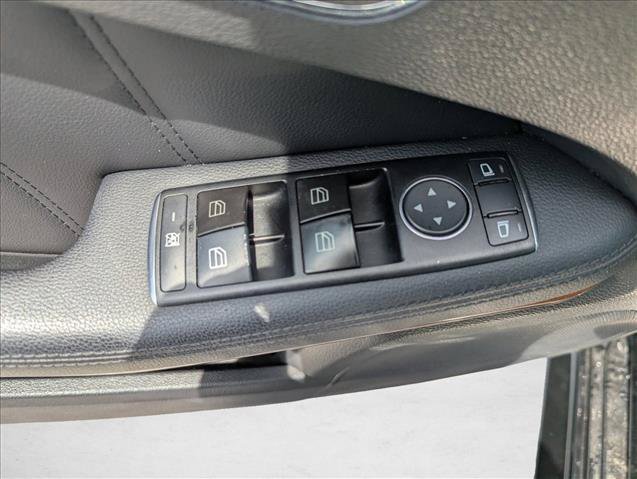 Used 2011 Mercedes-Benz E 350 BlueTEC Sedan image 10