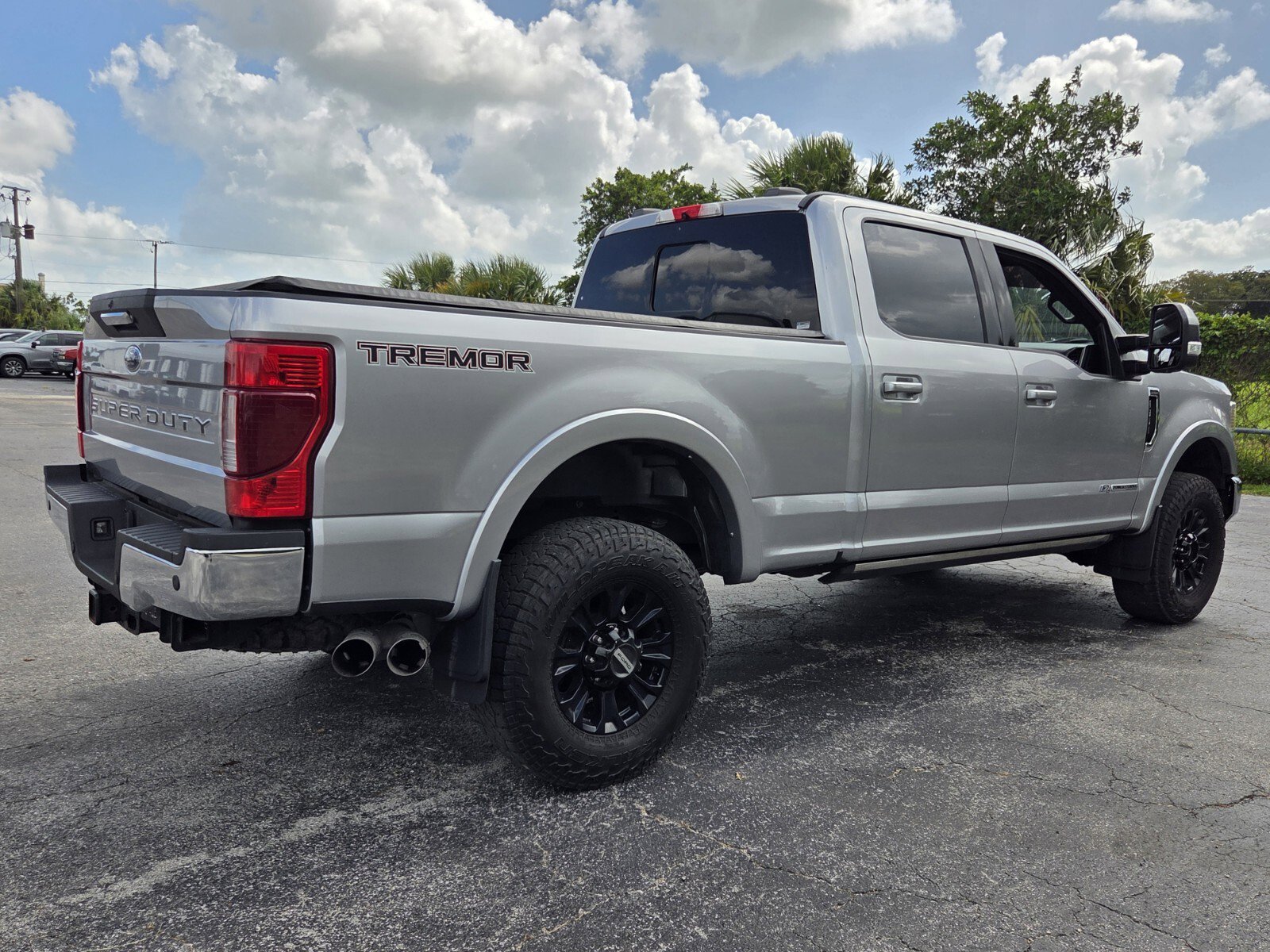 Used 2022 Ford F350 Lariat w/ Tremor Off-Road Package AWD/4WD image 5