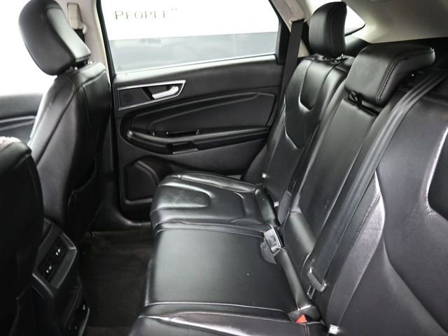 Used 2020 Ford Edge Titanium image 22