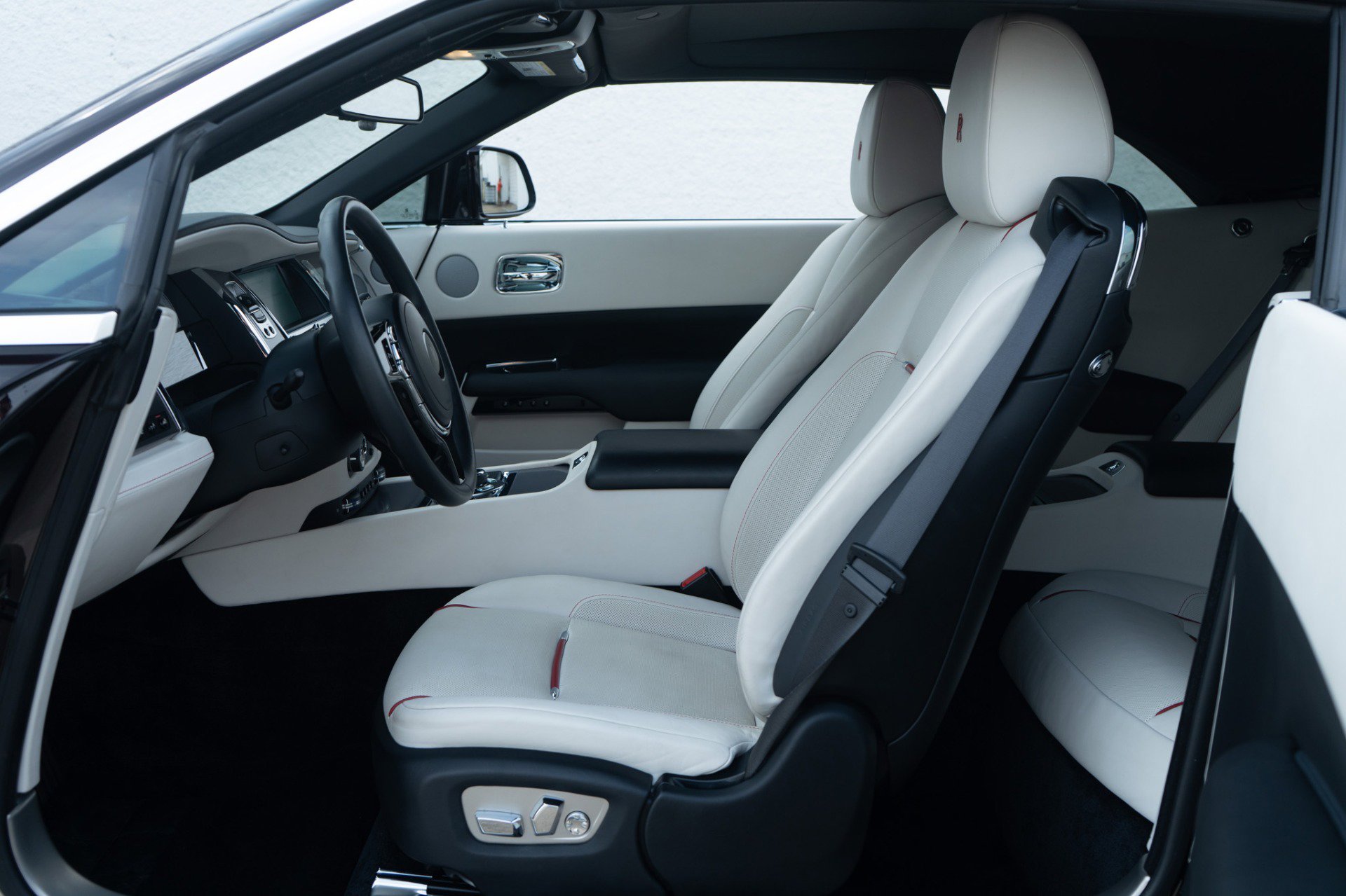 Used 2017 Rolls-Royce Dawn image 7