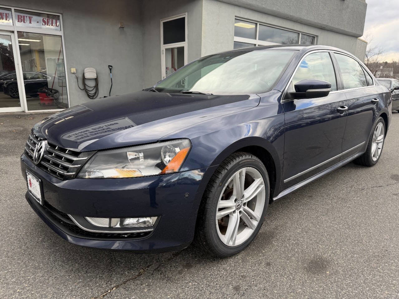 Used 2015 Volkswagen Passat TDI SEL Premium image 3