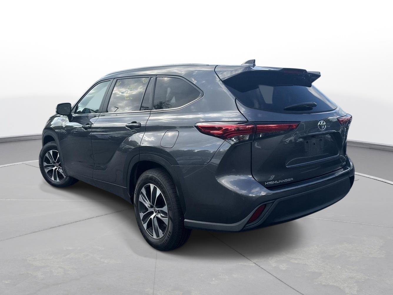 Certified 2023 Toyota Highlander XLE FWD image 58