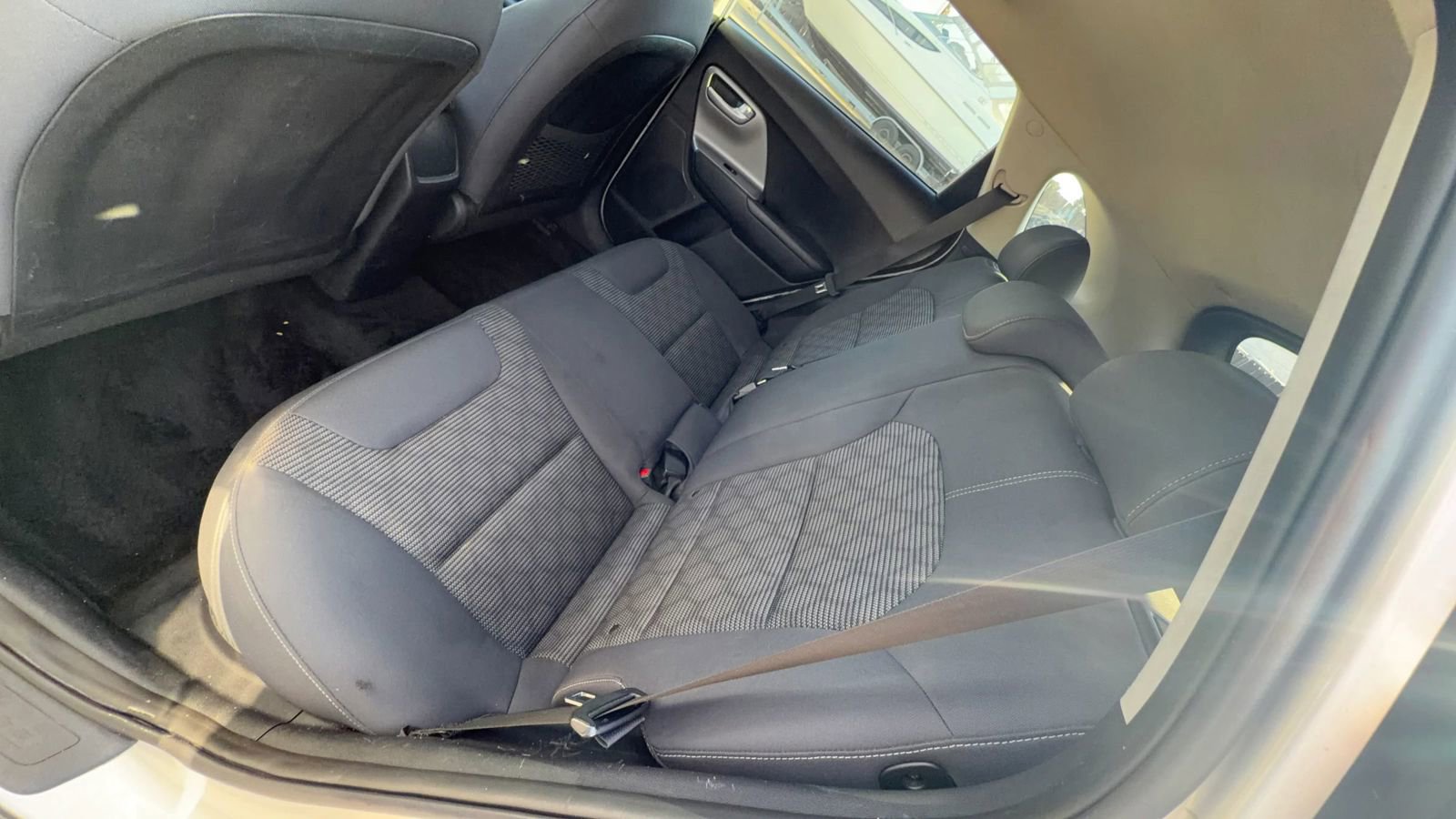 Used 2020 Kia Niro LX FWD image 26