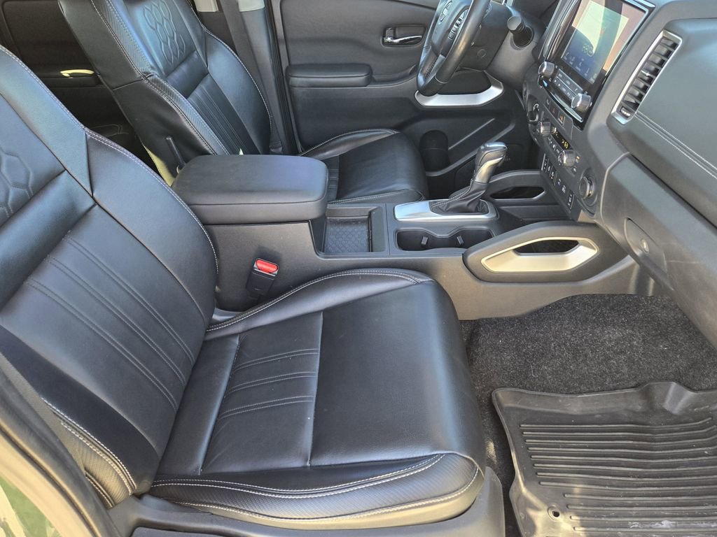 Used 2023 Nissan Frontier SV w/ SV Premium Package image 12