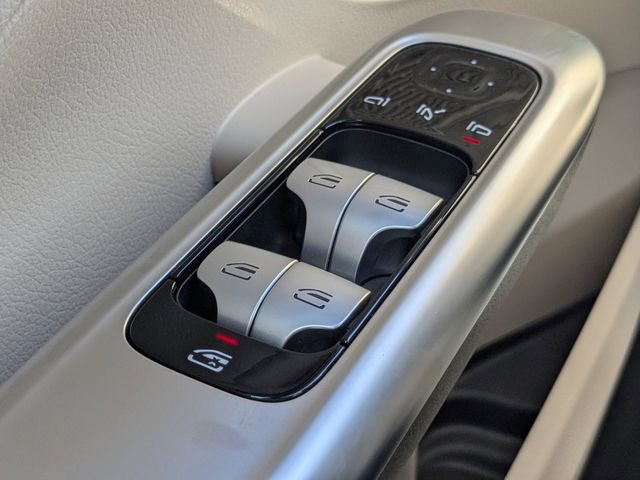 Used 2025 Mercedes-Benz C 300 Sedan image 25