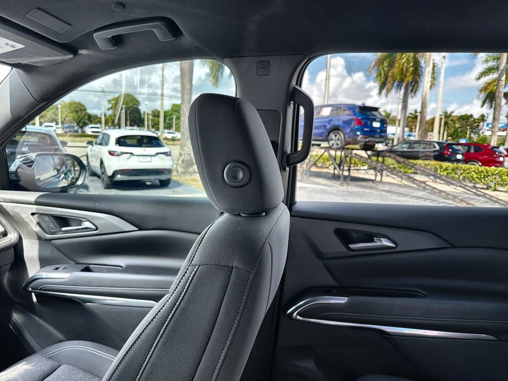 Used 2024 Chevrolet Traverse LS w/ Midnight/Sport Edition image 12