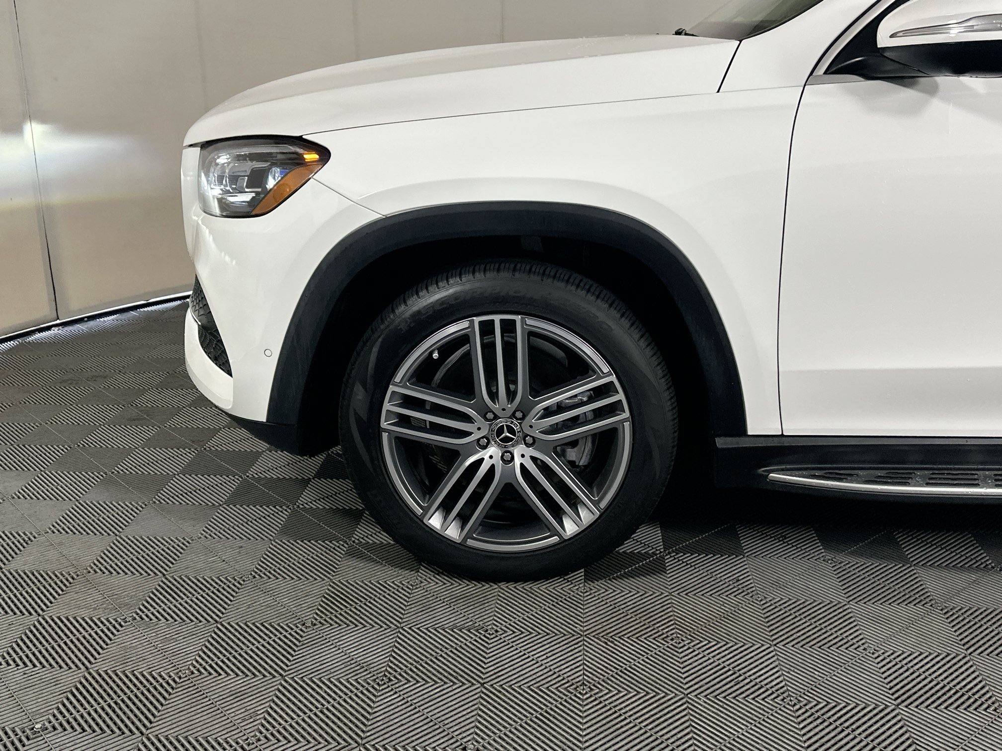 Used 2022 Mercedes-Benz GLS 450 4MATIC image 11