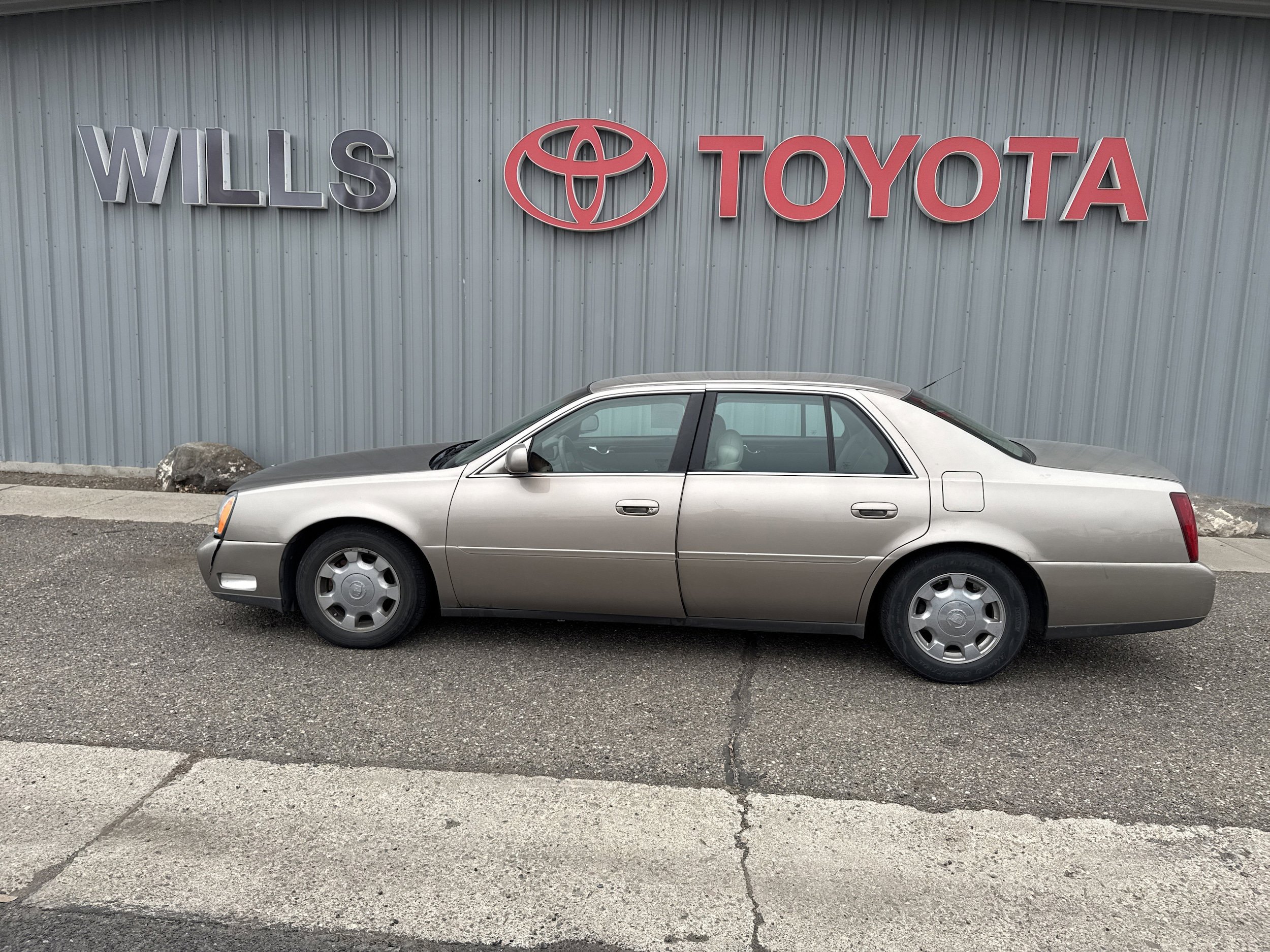 Used 2004 Cadillac De Ville w/ Equipment Group image 8