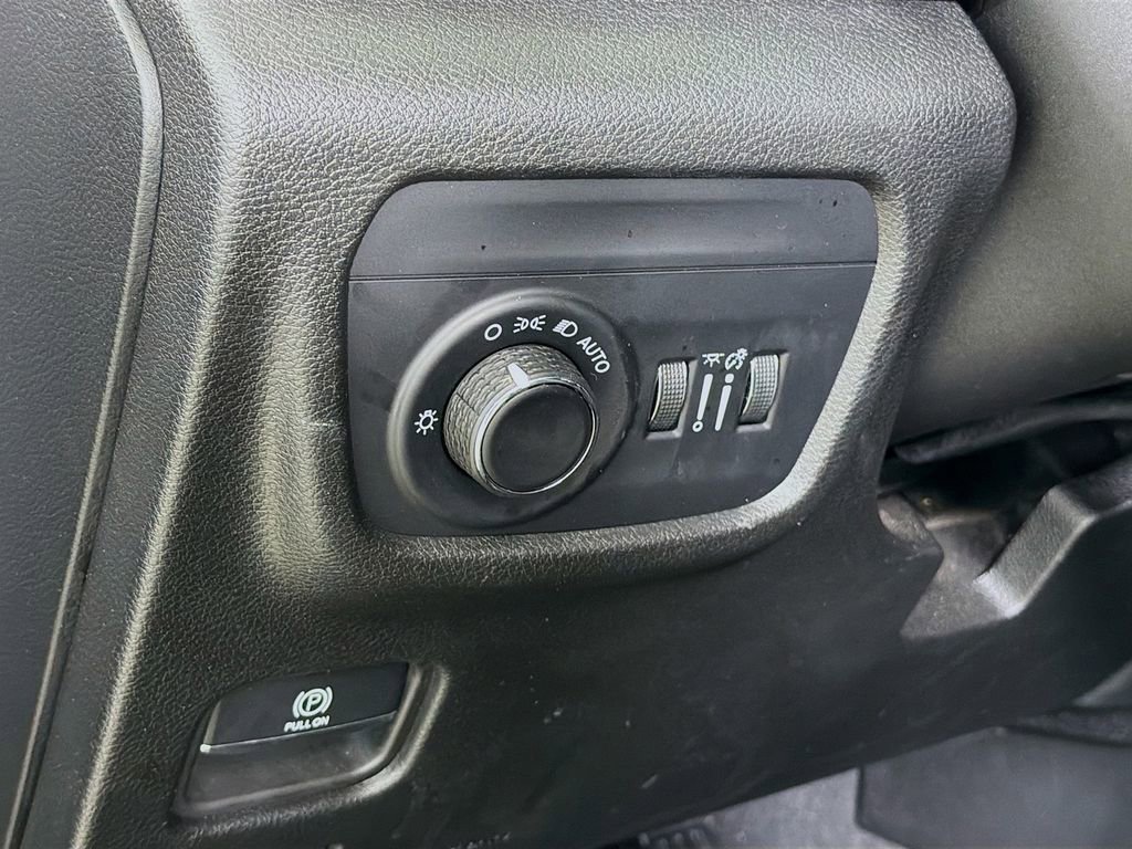 Used 2023 Jeep Grand Cherokee Laredo AWD/4WD image 11