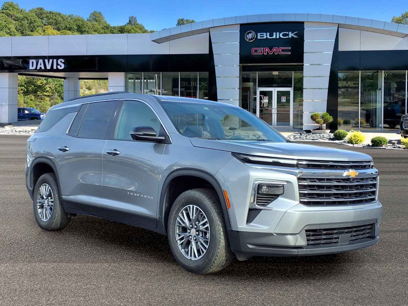 Used 2024 Chevrolet Traverse LT